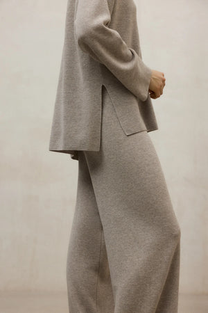 Begonia V neck knit in dark sand melange