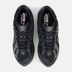 1906D trainer in black & silver metallic