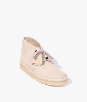Desert coal  boot in off white