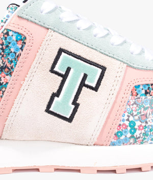 Tynnah flirty texture retro trainer in coral