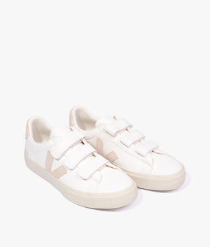 Recife logo chromefree leather trainer in white & sable